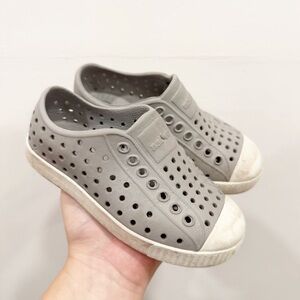 Native Jefferson Slip-On Shoes Grey White Water Shoe Play School Classic Size 9